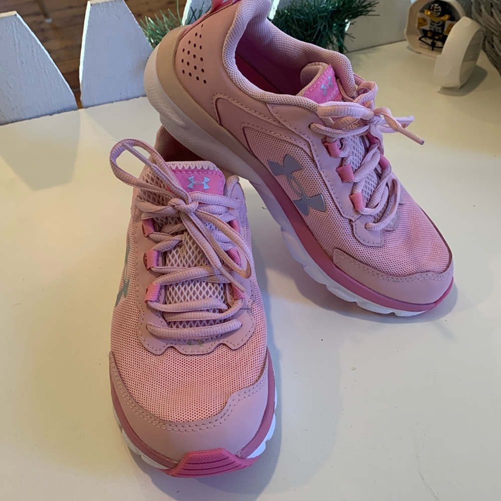 Under Armor Assert 9 girls sneakers